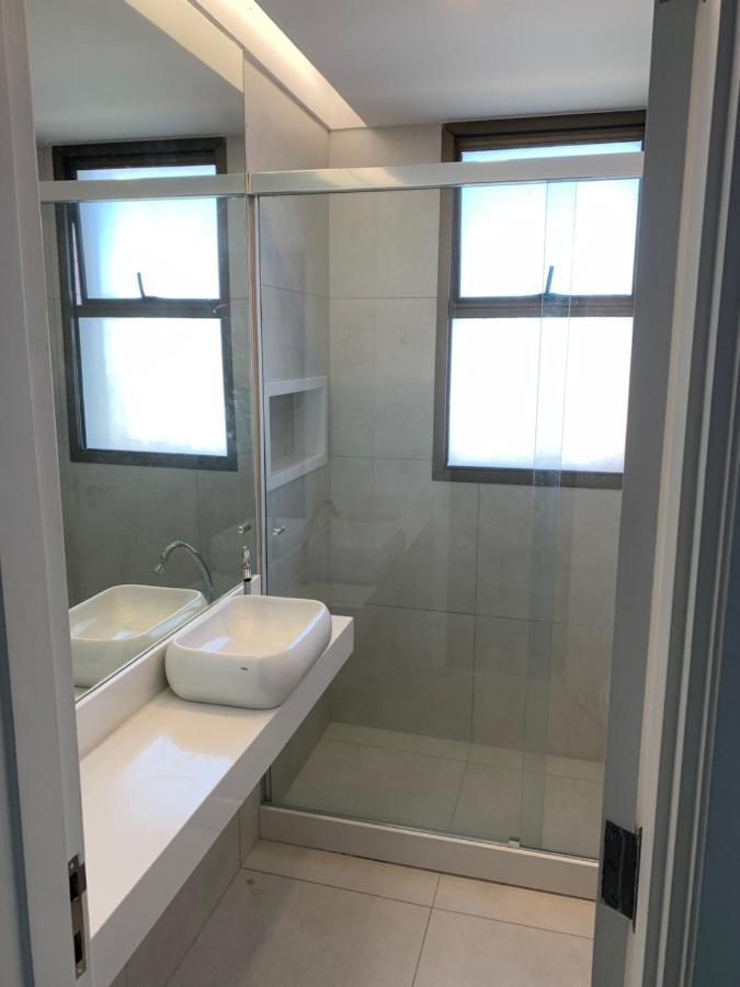 Flat Com 65 Metros; Sala; Duas Suites; Cozinha Recem-Reformado Rio de Janeiro Exterior foto